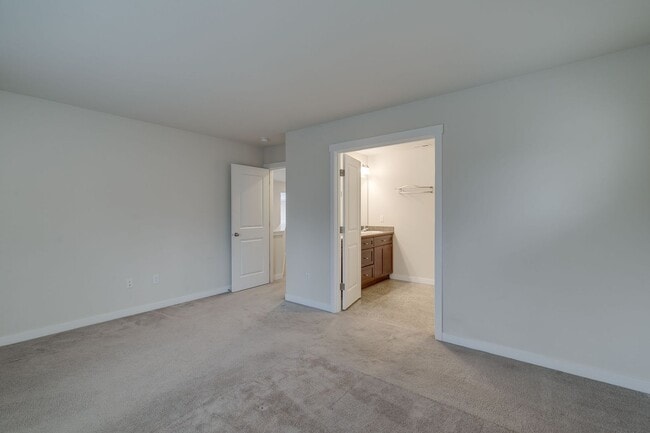 Building Photo - Bright and spacious 3 bed home in nice Lynnwood location!