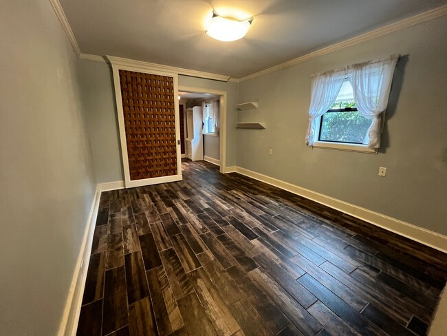 Building Photo - New Pricing! Charming Studio in Highly Des...