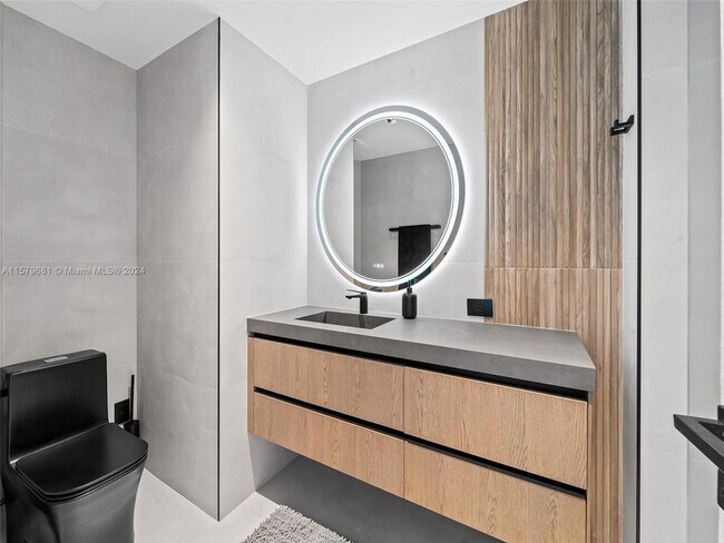 Building Photo - 3101 S Ocean Dr