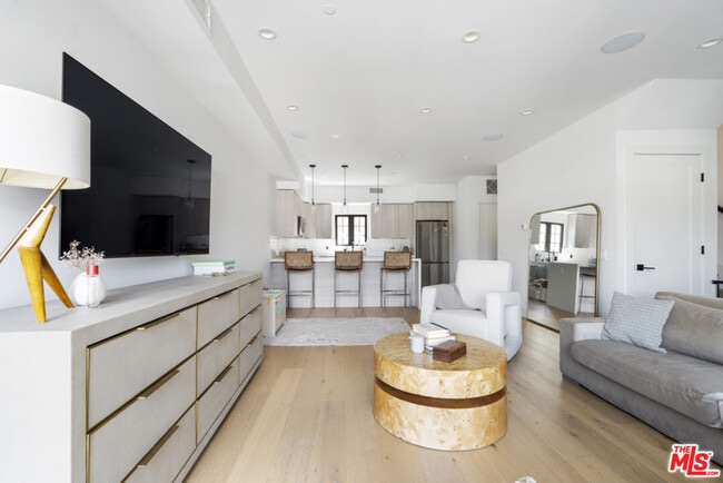 Building Photo - 738 Parkman Ave