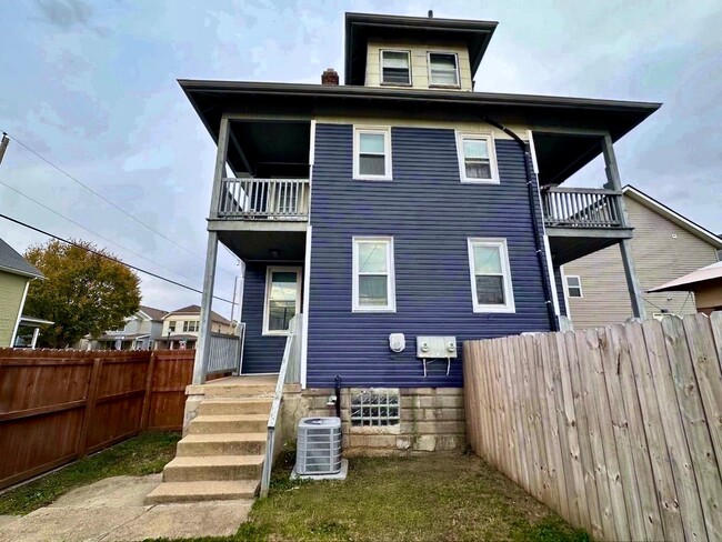 Backyard, Bedroom #2 balcony - 1291 N 6th St