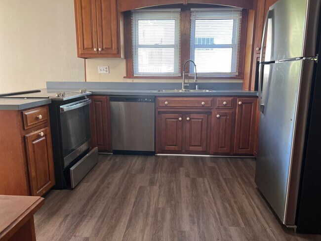 Building Photo - 3 bedroom 2 bath house