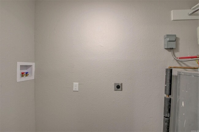 Building Photo - 17 Hiland Pl
