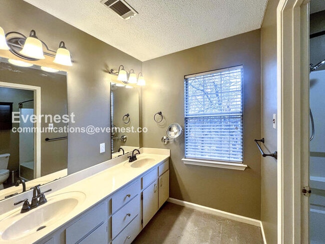 Building Photo - 42 Summit Ridge Dr