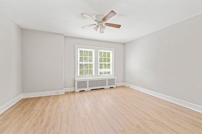 Building Photo - ???UPDATED 3 BEDROOMS AND 1BATH HOME WITH ...