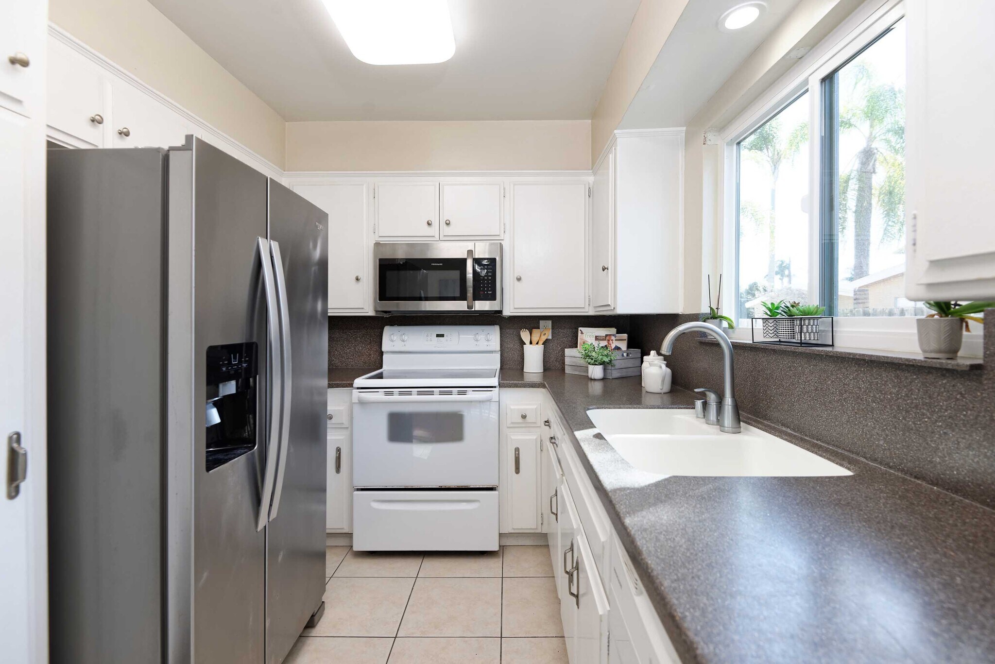 Building Photo - 2002 Missouri St