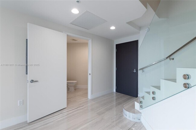 Building Photo - 17111 Biscayne Blvd