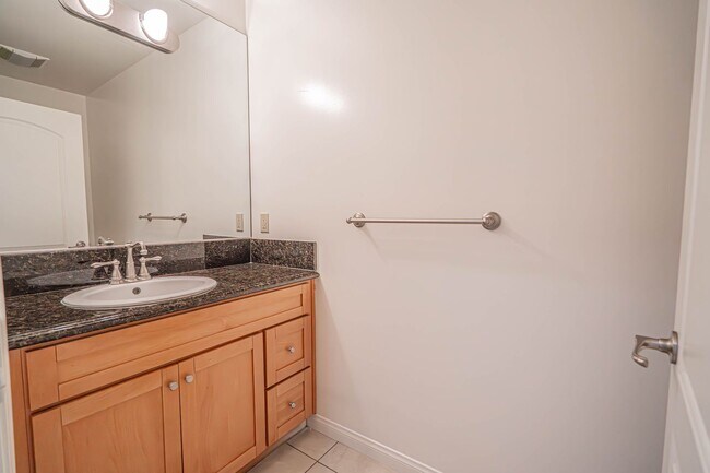 Building Photo - Spacious 3-Bedroom Condo with Underground ...