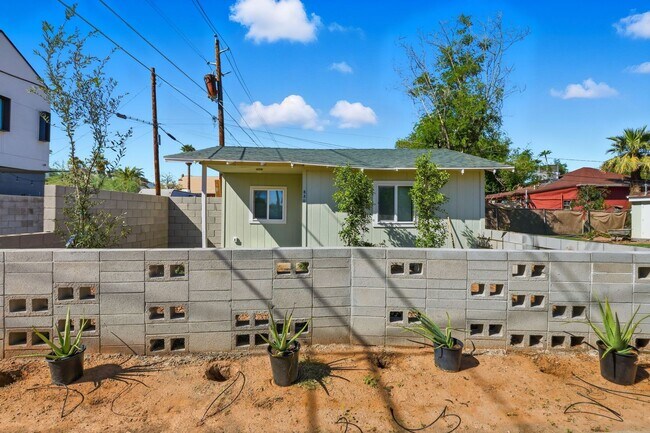 Building Photo - 830 N 10th St
