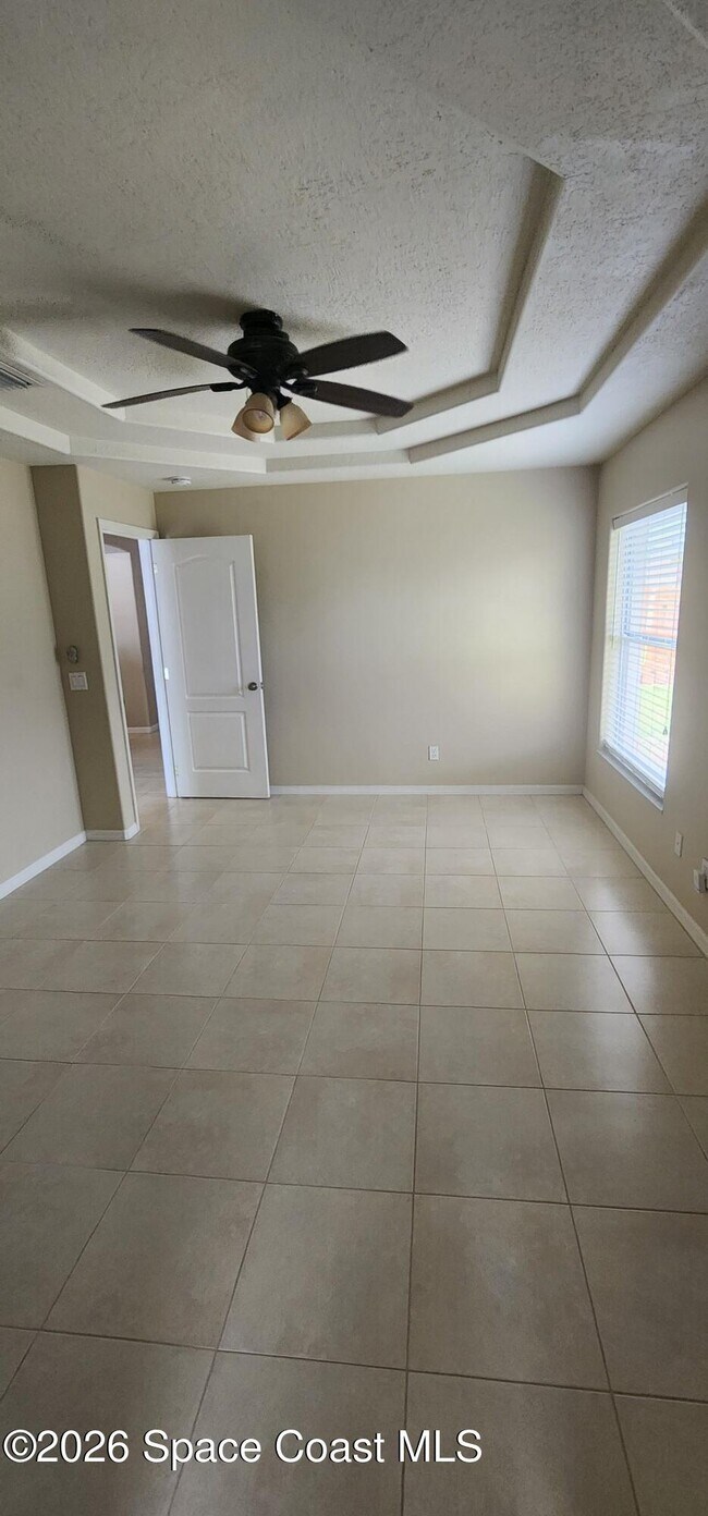 Building Photo - 3800 Sunbeam Ct