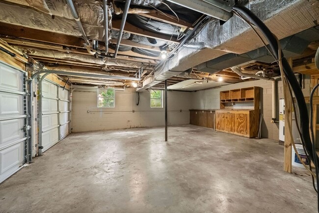 Building Photo - 3 Bedroom Pet Friendly Home For Rent!