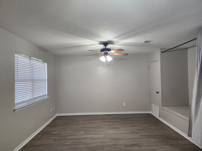 Building Photo - Harbour Towne