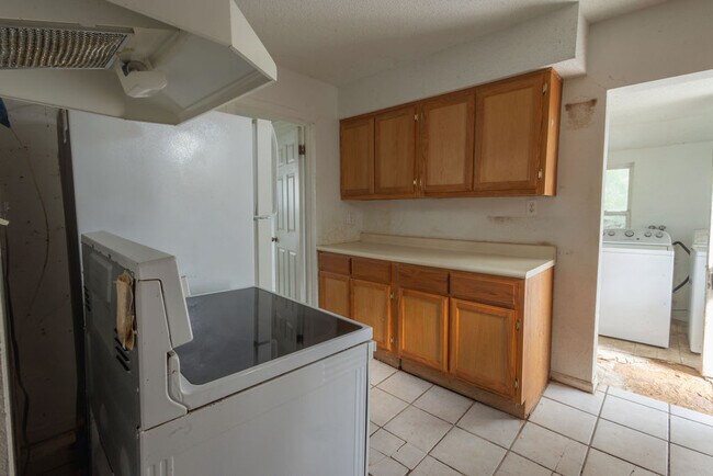 Building Photo - 304 W Fort Scott St