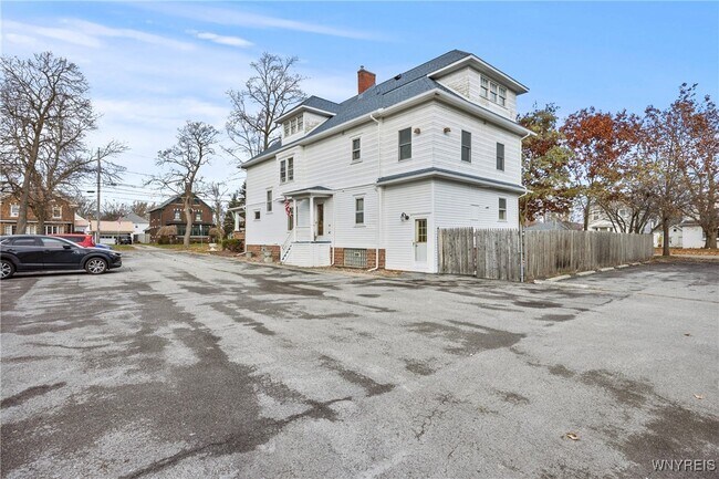 Building Photo - 319 Wheatfield St