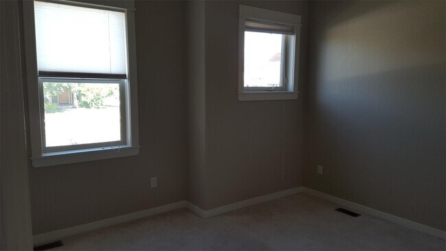 Building Photo - 146 Kimball Ave