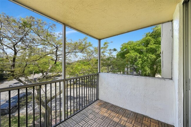 Building Photo - 8343 Lake Dr