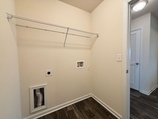 Building Photo - 1763 Eagle View Way