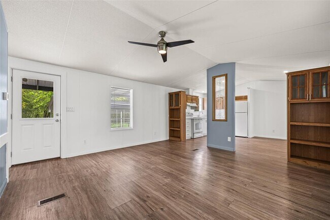 Building Photo - 184 Oak Forest Ct