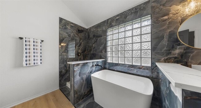 Building Photo - 2527 Crenshaw Dr
