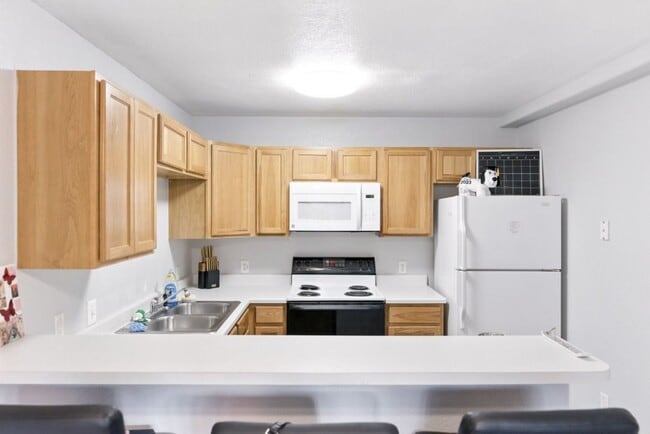 Building Photo - 17281 E Ford Dr