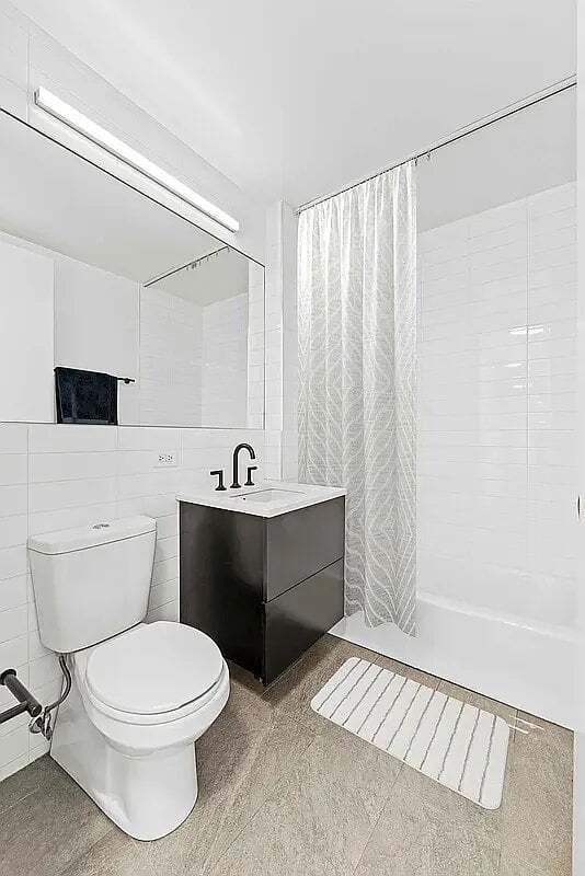 Building Photo - 250 E Houston St