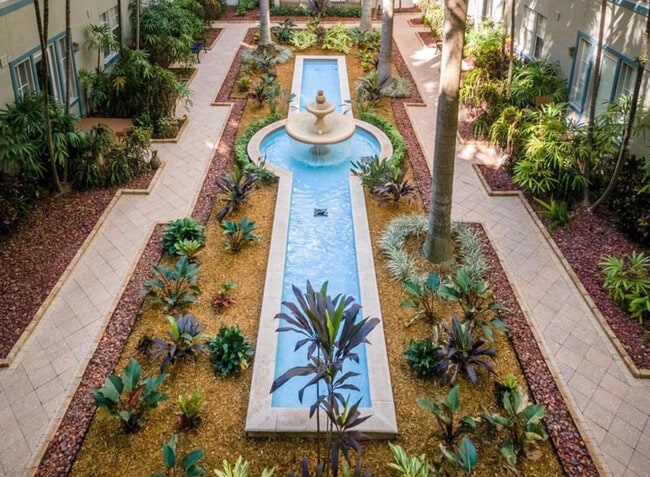 Building Photo - 533 NE 3rd Ave