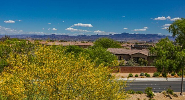 Building Photo - Beautiful 3 Bedroom Townhome With Stunning Mountain Views