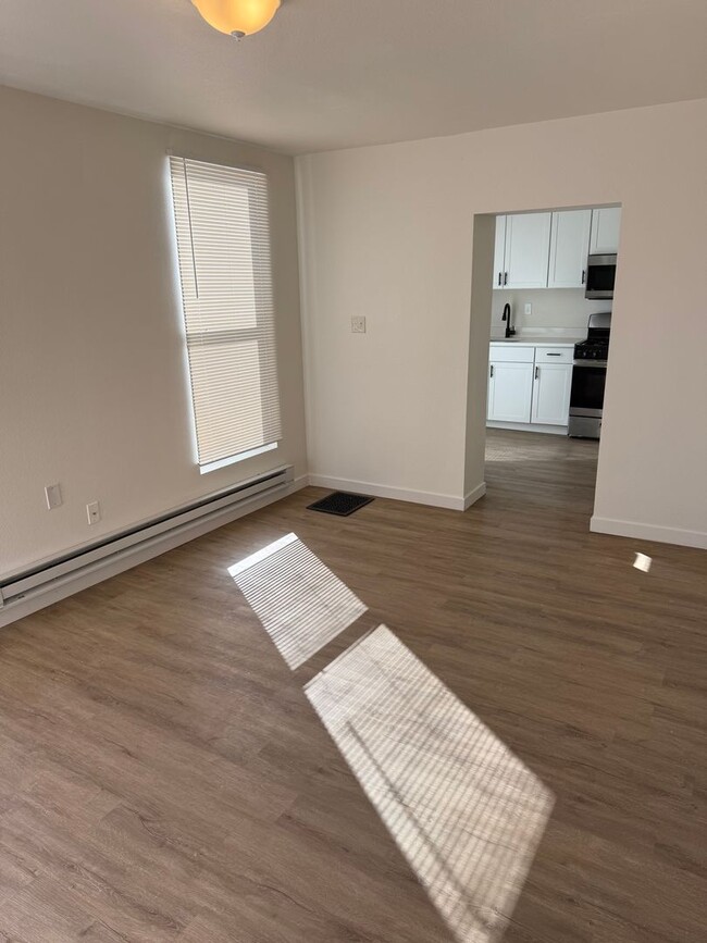 Building Photo - Main Level 1 Bed, 1 Bath Apartment in Old ...