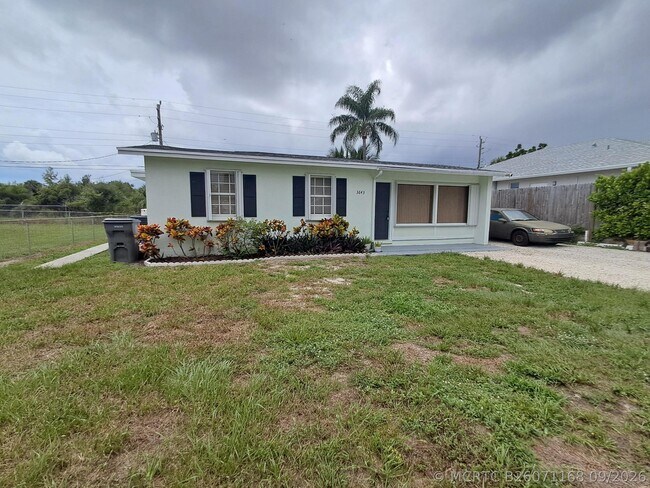 Building Photo - 3643 Betty Ann Ct W