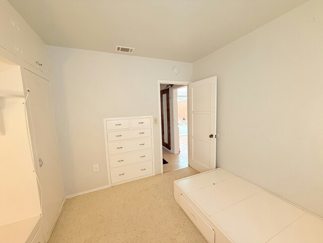 Building Photo - 619 W Cypress Ave
