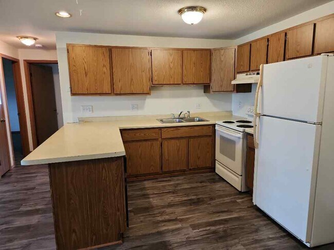 Building Photo - Charming 2 Bedroom Lower in Prime Appleton...