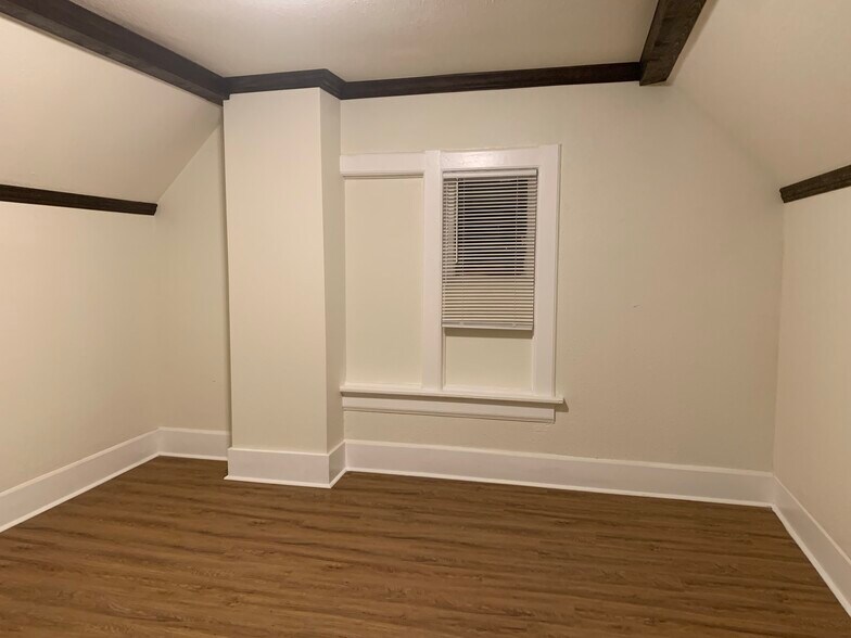 Building Photo - 318 N 41st St