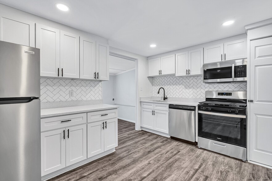 Primary Photo - Avalon Townhomes