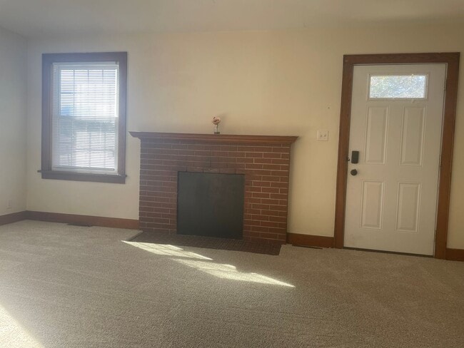 Building Photo - BRICK & ROLL  3 BEDROOM 1.5 BATH PARADISE ...