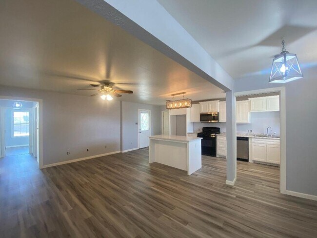 Building Photo - 426 E 50th St