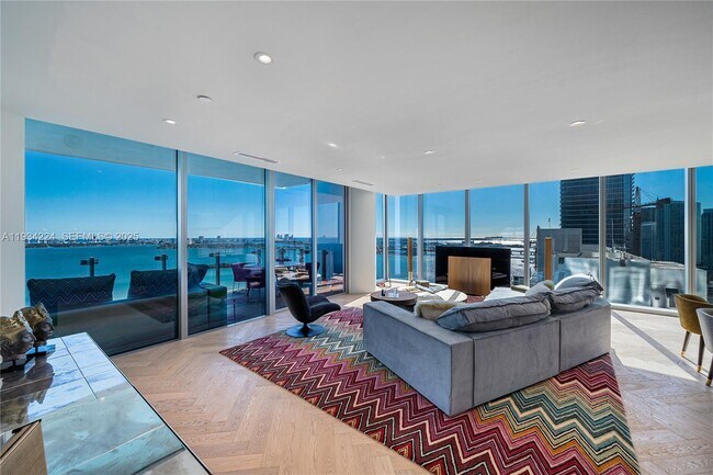 Building Photo - 700 NE 26th Terrace