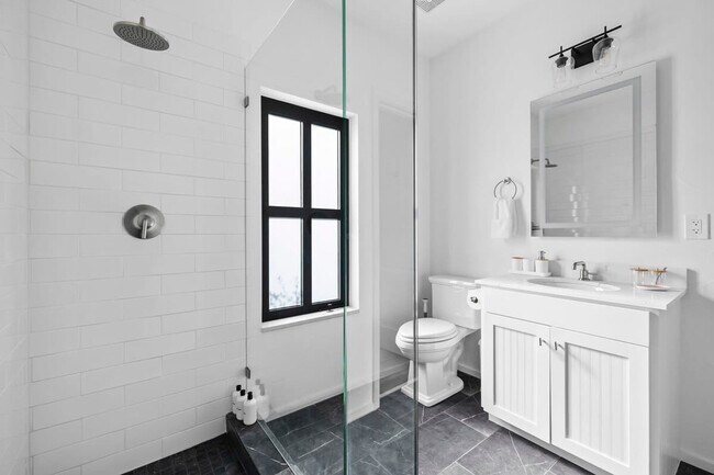 Building Photo - 2701 Bumble Bee Dr