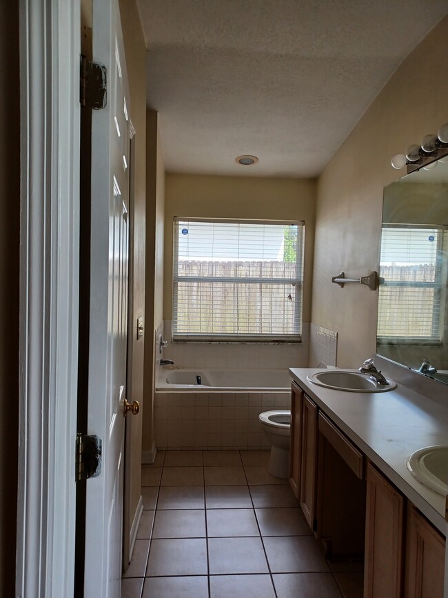 Building Photo - 464 Short Pine Cir