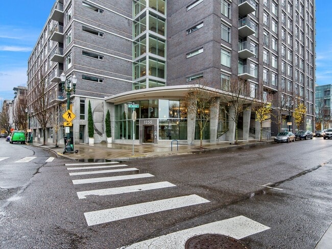 Building Photo - 1255 NW 9th Ave