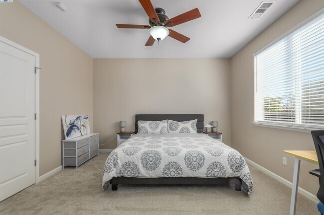 Building Photo - 7459 Starward Dr