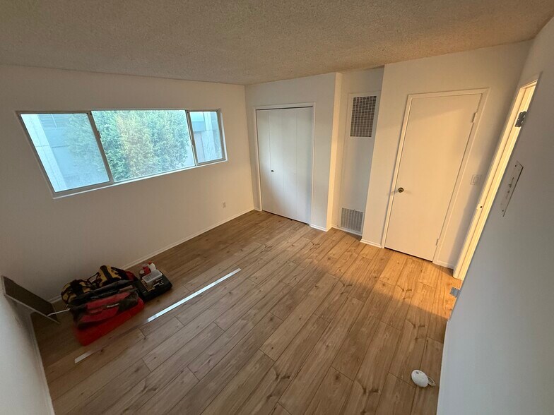 Building Photo - 1218 McClellan Dr