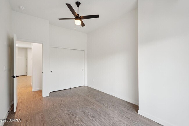 Building Photo - 3031 W Northern Ave