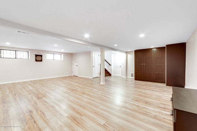 Building Photo - 291 Tanglewood Dr