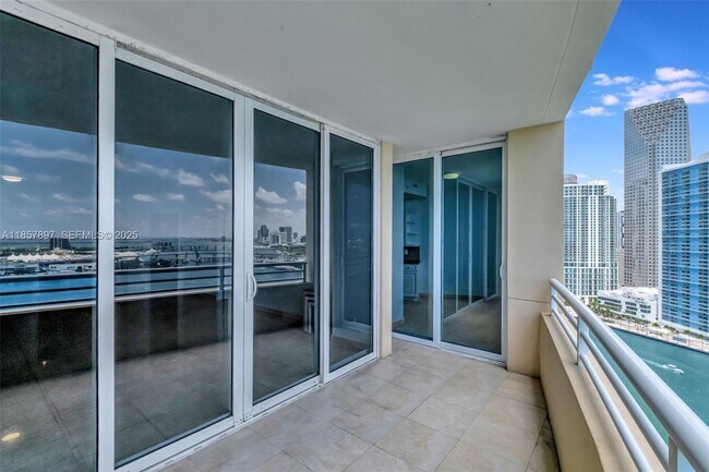 Building Photo - 848 Brickell Key Dr