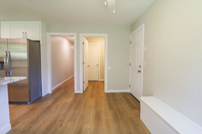 Building Photo - Beautifully Redone 3 Bedroom South Tulsa H...