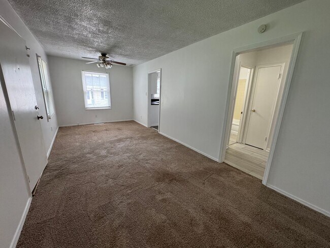 Building Photo - Greenwood 3 Bedroom 2 Bath