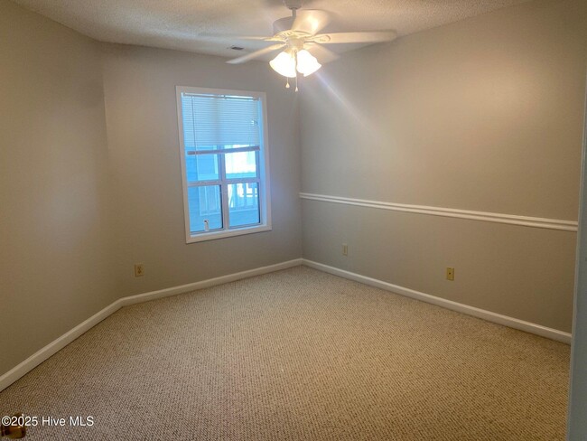 Building Photo - 103 Breezewood Dr