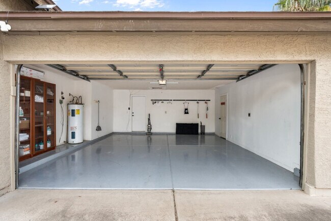 Building Photo - 6415 E Beverly Ln