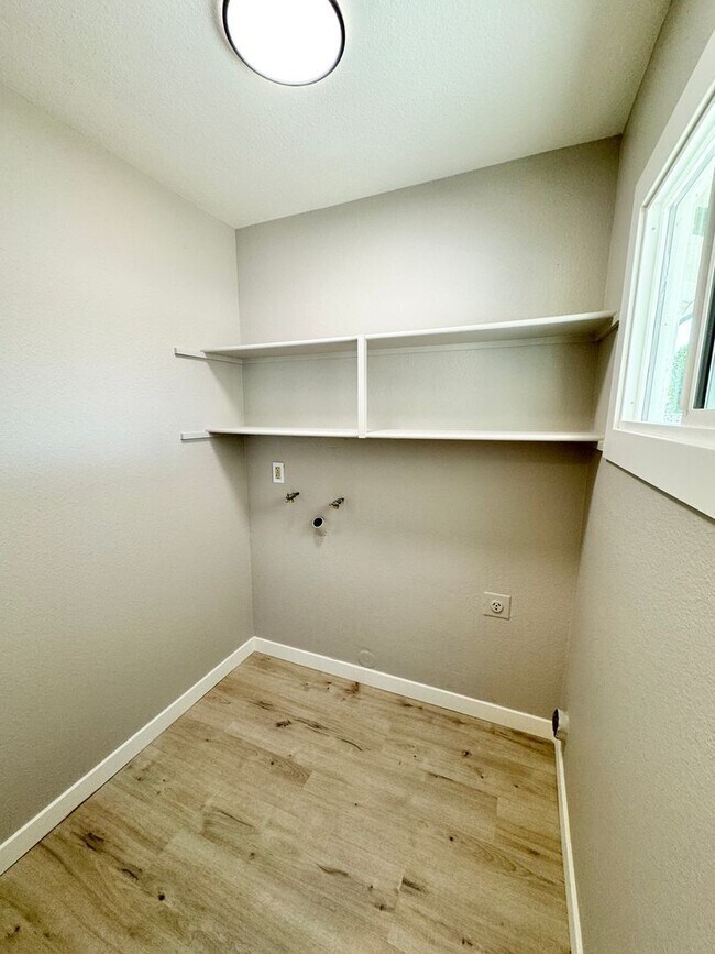 Building Photo - Newly Renovated 3 bedroom 2 bathroom House In Tempe. Private Pool With Pool Service Included