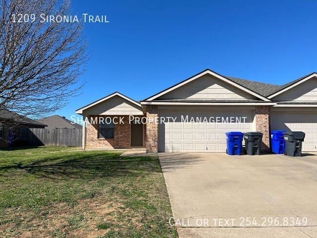 Primary Photo - 3 bedroom/2 bath duplex in Midway ISD